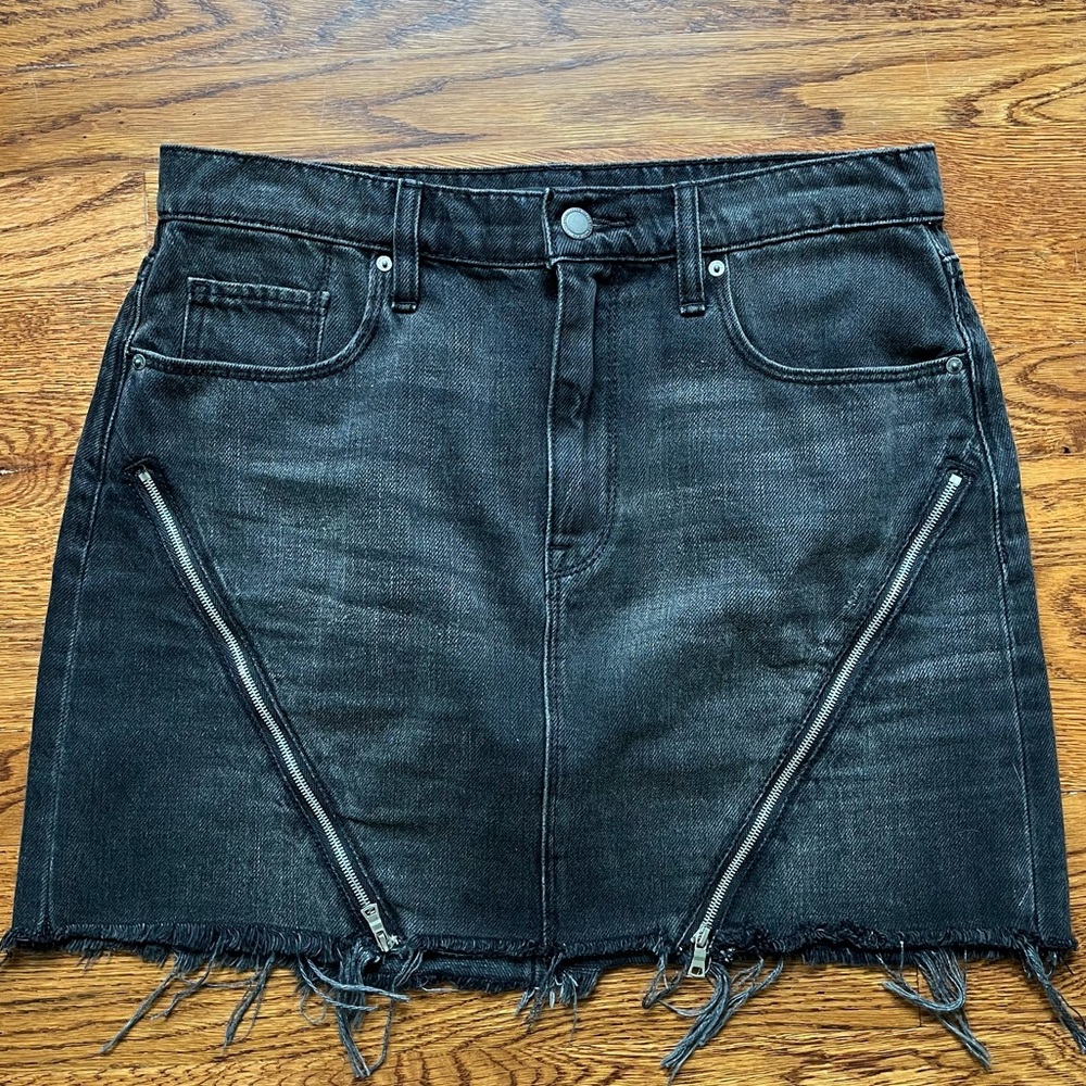 Zipper detail skirt